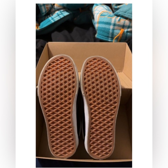 Vans - Picture 3 of 3